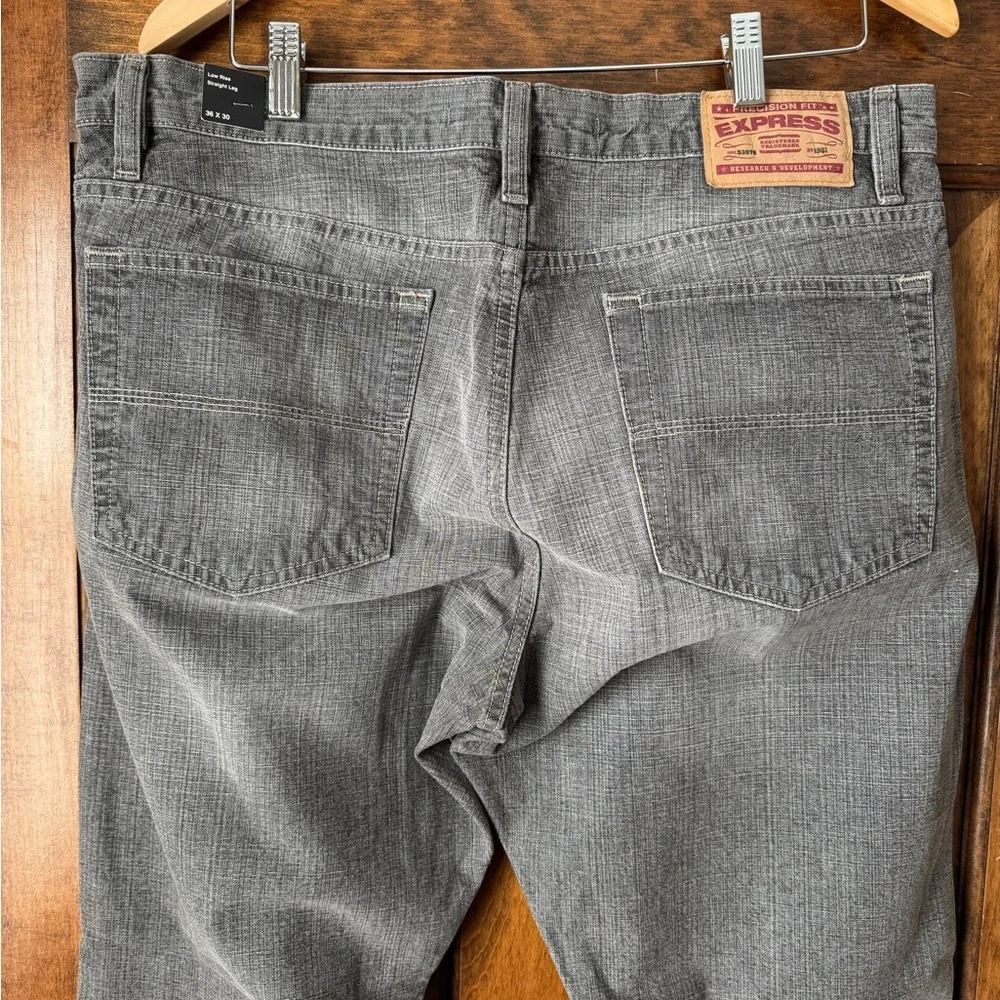 NWT Express Low Rise/Straight Leg Gray Denim Jeans 36x30